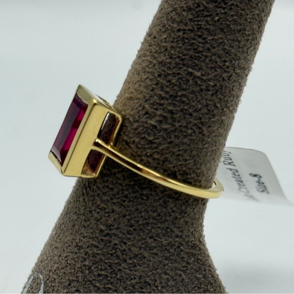 Elegant baguette lab created ruby ring sterling silver 14k gold plated size 8. - Picture 5 of 9